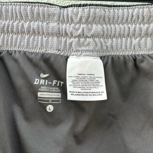 Women’s Nike Black and Pink Dri-Fit Shorts size L - Picture 7 of 8